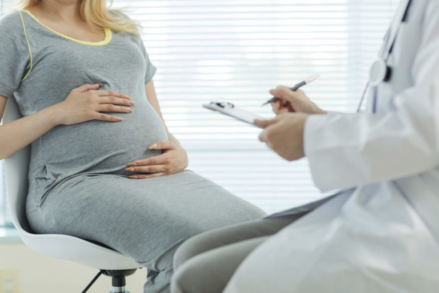 Слизь в моче у женщин: что означает при беременности, причины, нормы