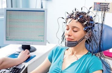 ЭЭГ (энцефалограмма) головного мозга: что показывает, как делают электроэнцефалографию