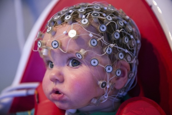 ЭЭГ головного мозга ребенку: что показывает энцефалограмма головы у детей, что это такое