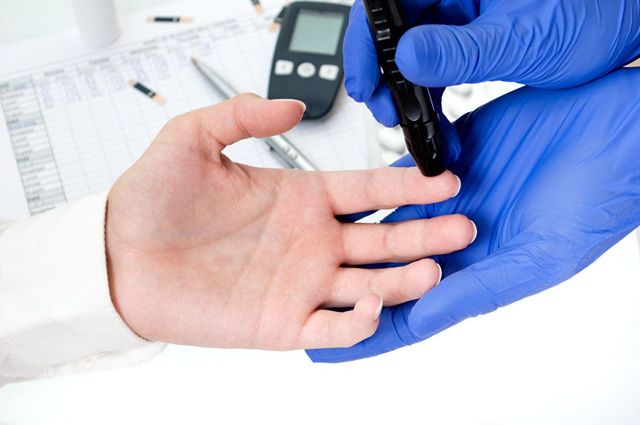 Как правильно измерить сахар в крови глюкометром: таблица измерения, видео, способы определения